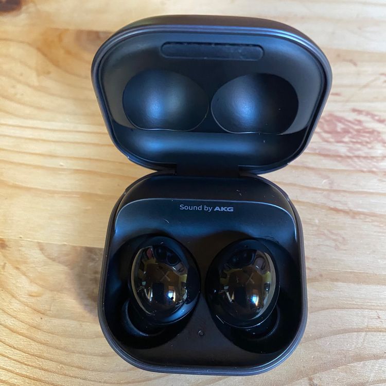 Samsung Kopfhörer: Samsung Earbuds Bluetooth Kopfhörer schwarz – Gebraucht aus Unterengstringen von Redwing01 1