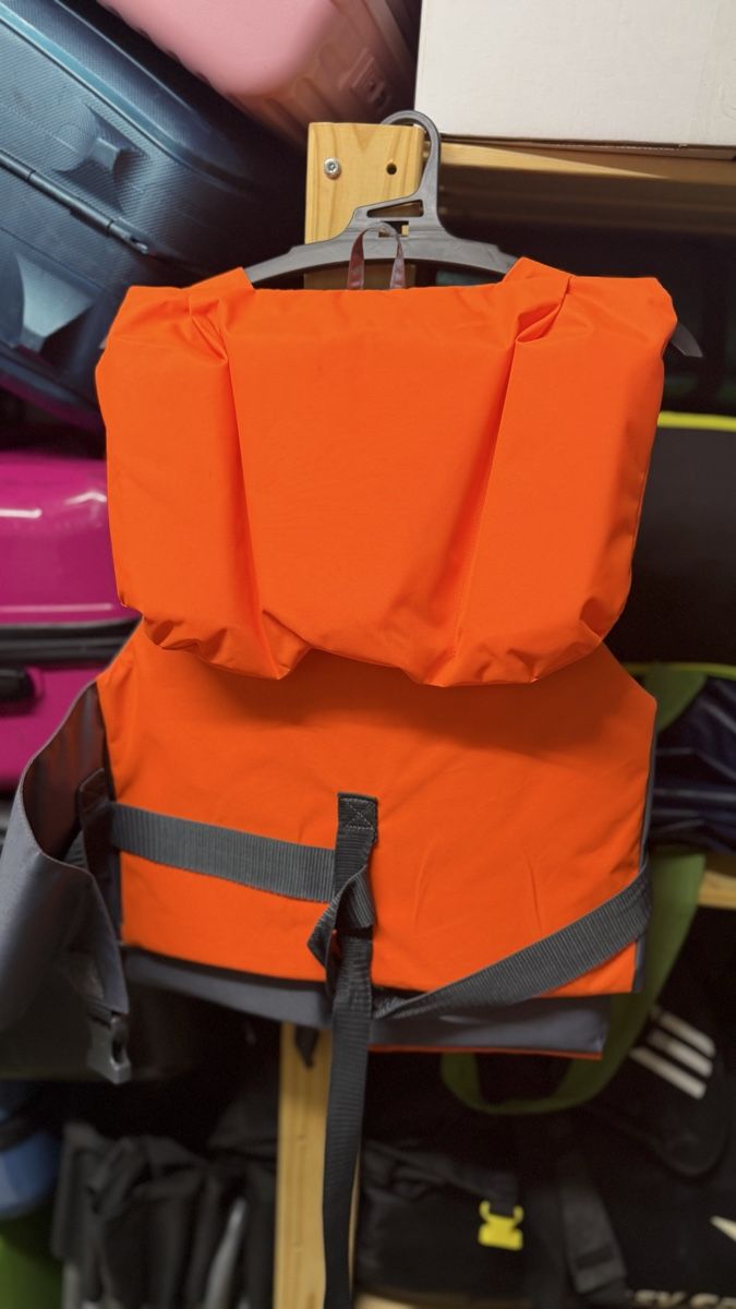 Decathlon Giubbotti di salvataggio: Schwimmweste 40-60 Kilo – Usato da Stettlen venduto da t.rentsch 2