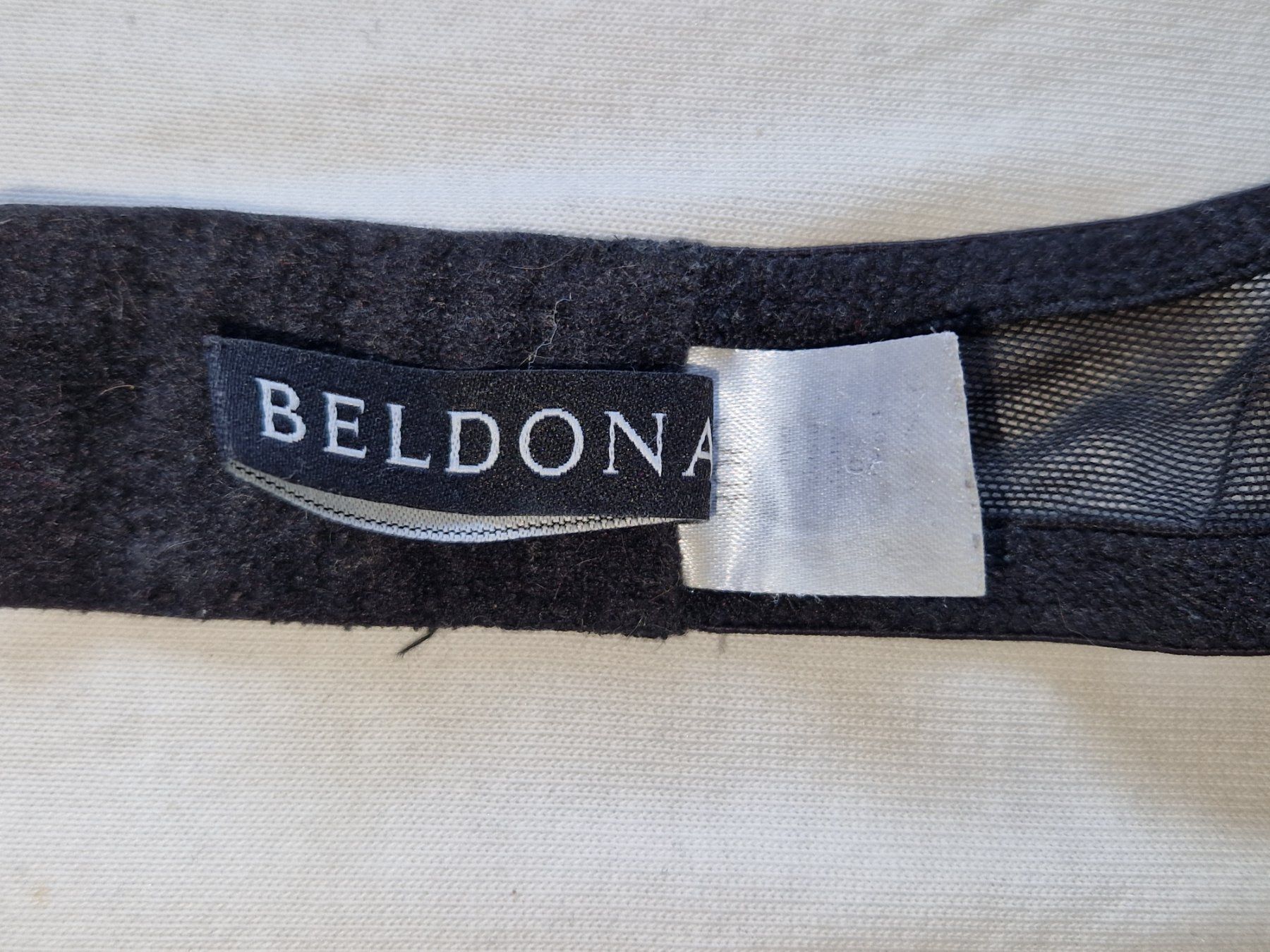 Beldona Sonstige Unterwäsche: Schwarzer BH Grösse mit weissen Details - Grösse 80C – Gebraucht aus Niedergösgen von _.vanii._ 3
