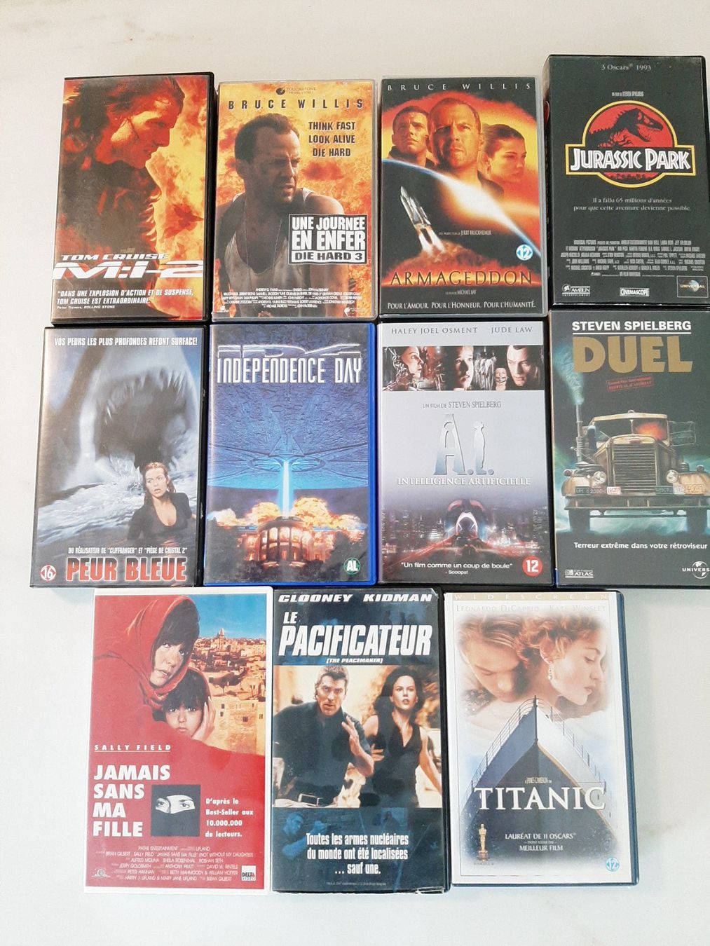 Tutti i VHS: Cassetes VHS James Bond, Action, Bandes dessinées.  Français – Usato da Tramelan venduto da bragamal 4