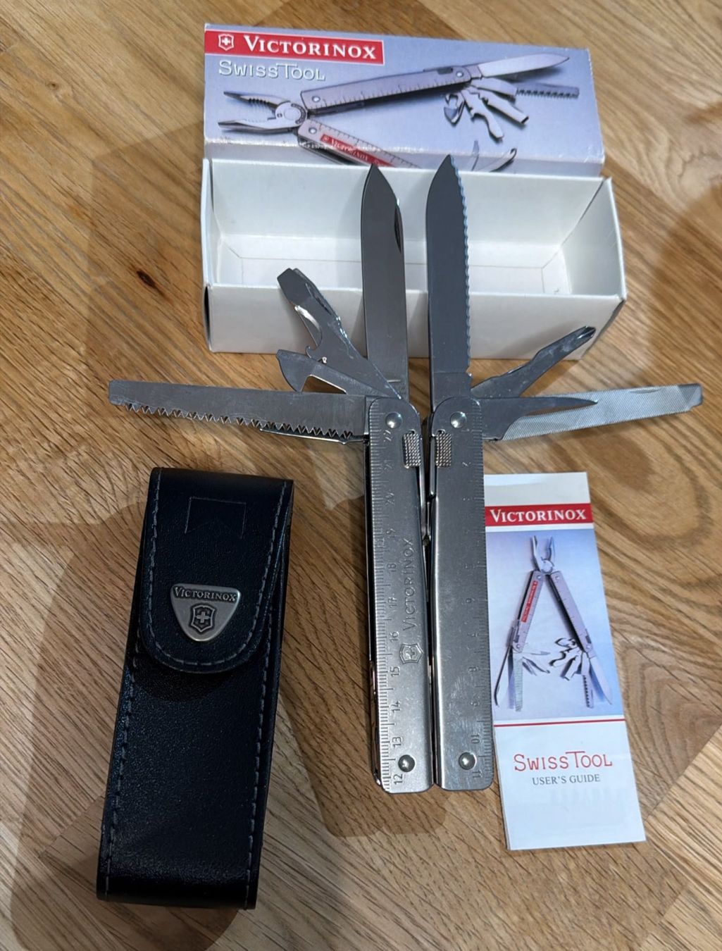 Victorinox Coltelli tascabile: VICTORINOX SWISSTOOL MIT ETUI – Nuovo e nell'imballaggio originale da Zürich venduto da Frei-Occasionen