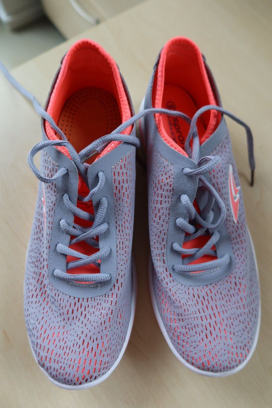 Damenschuhe: Damen Sneaker Grösse 40 mit Memoryfoamsohle - NEU – Neu und originalverpackt aus Zürich von Piki7 1