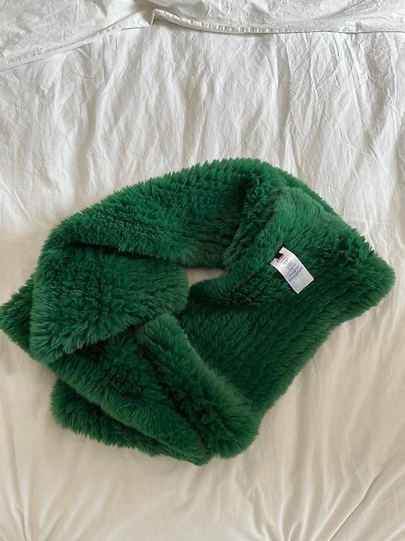 Maje Foulard & Sciarpe: Echarpe Maje verte effet fourrure jamais portee – Nuovo (secondo la descrizione) da Lausanne venduto da generation