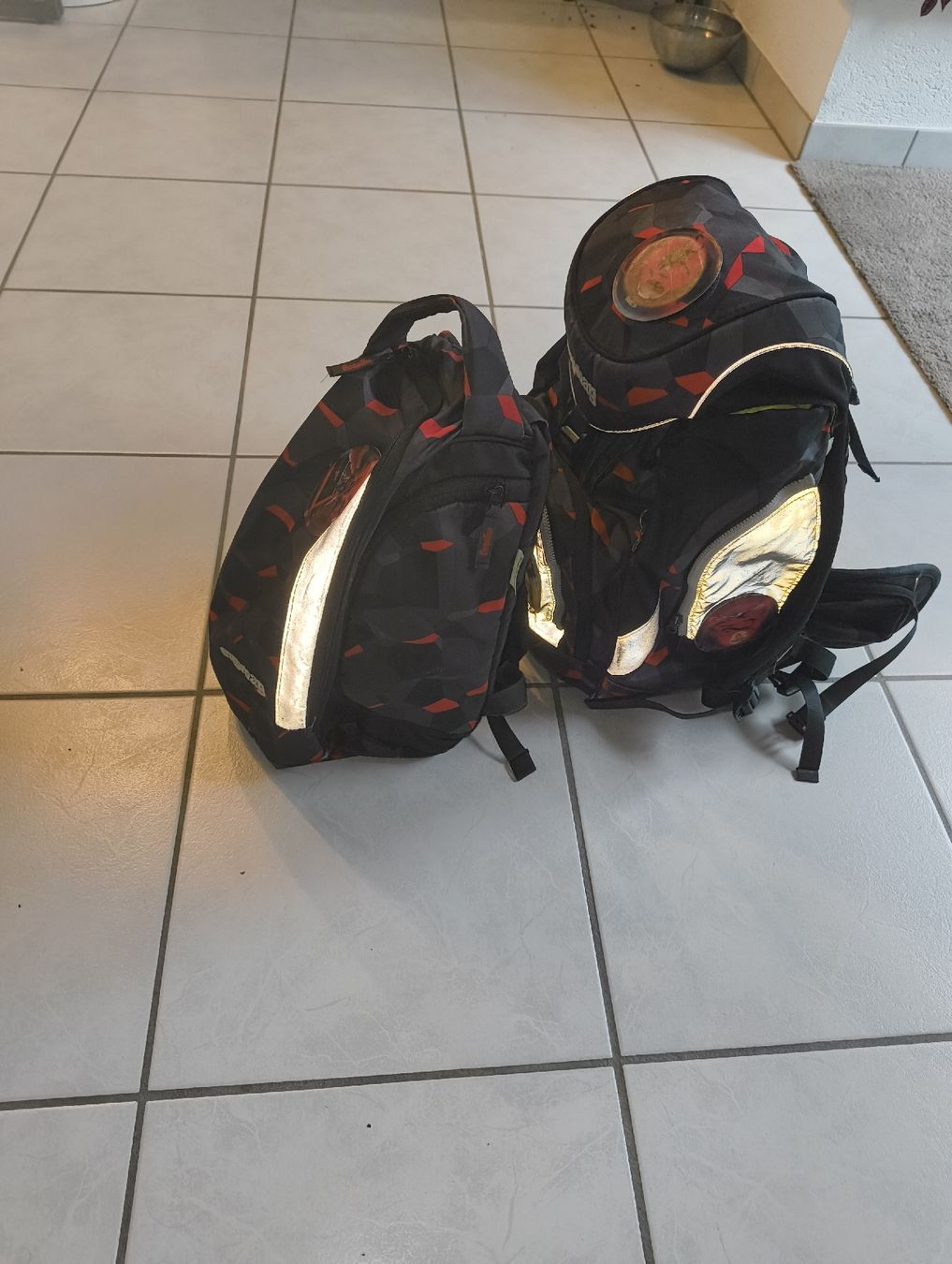 Ergobag Borse & Zaini: Ergobag Schulranzen mit tollen Sujet, gebrauchter Zustand! ? – Usato da Flüh venduto da Preisjongleur 2