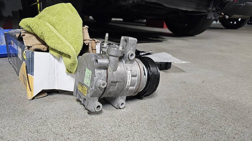 Ford Tutti pezzi di ricambio auto: Mustang GT Klimakompressor 2014, 2015, 2016, 2016 – Usato da Sennhof venduto da Noxzhaw86 3