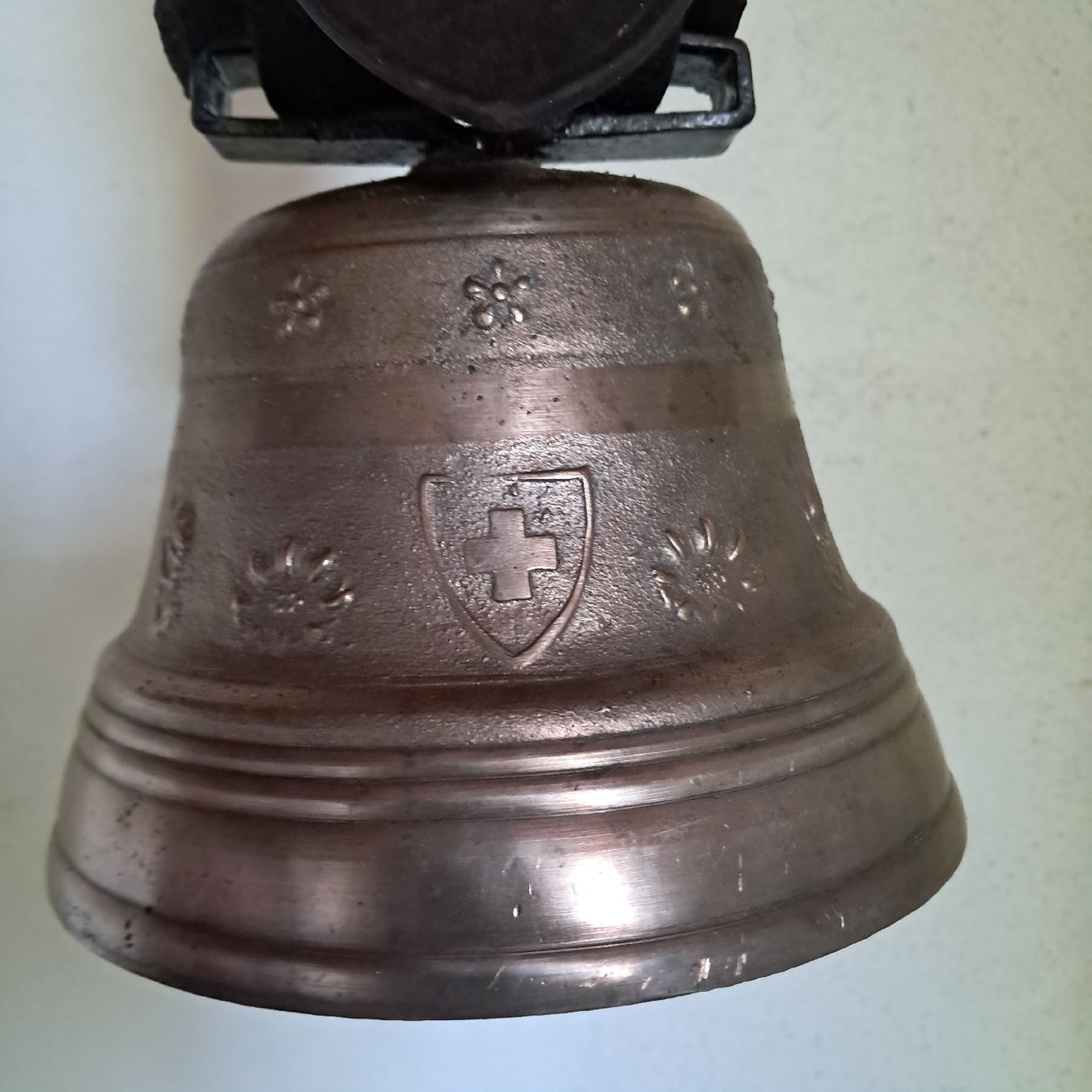 Cloches & sonnailles: ALTE Albert GUSSET GLOCKE  – D'occasion à Murten par SHETHOF 6
