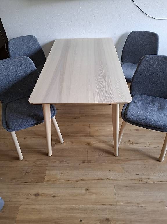 Set di tavolo e panche: Esstisch mit 4 Stühle  – Usato da Zug venduto da ahm_7lx8