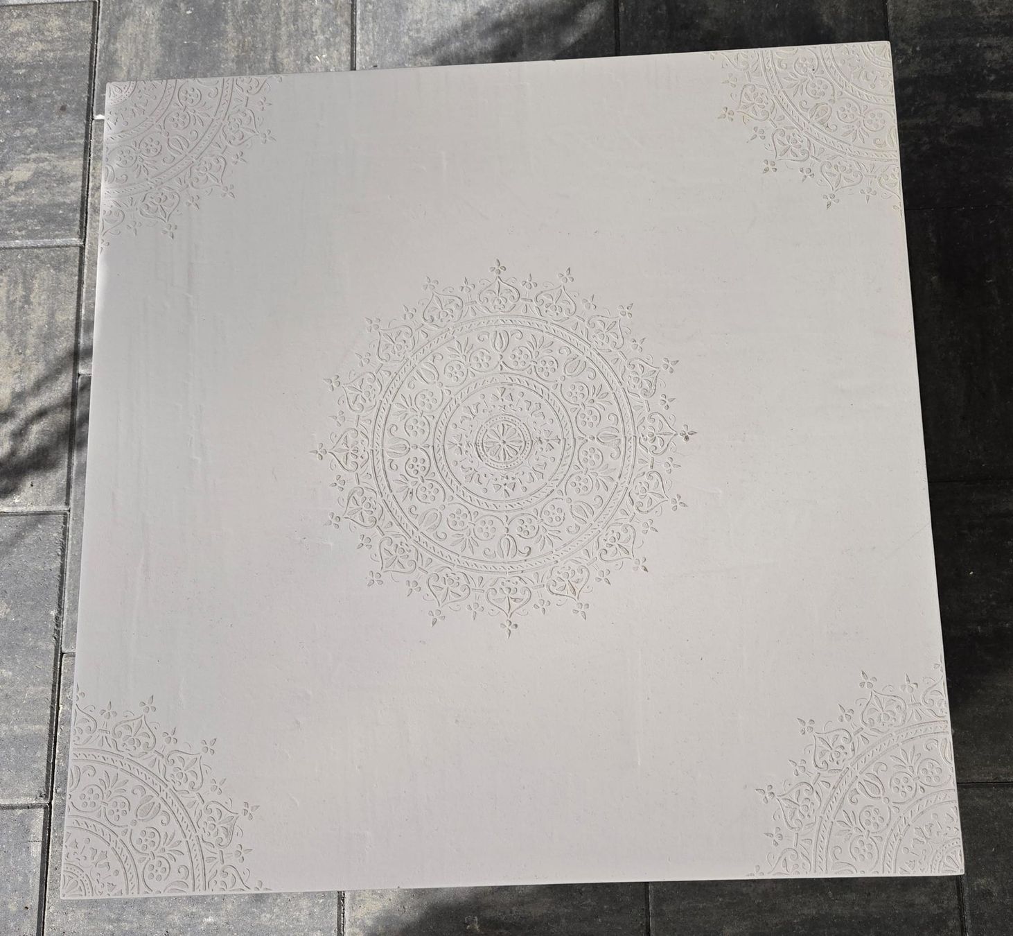 Tavoli: Schicker Sofatisch mit Mandala Muster – Usato da Rheinsulz venduto da Dred 1