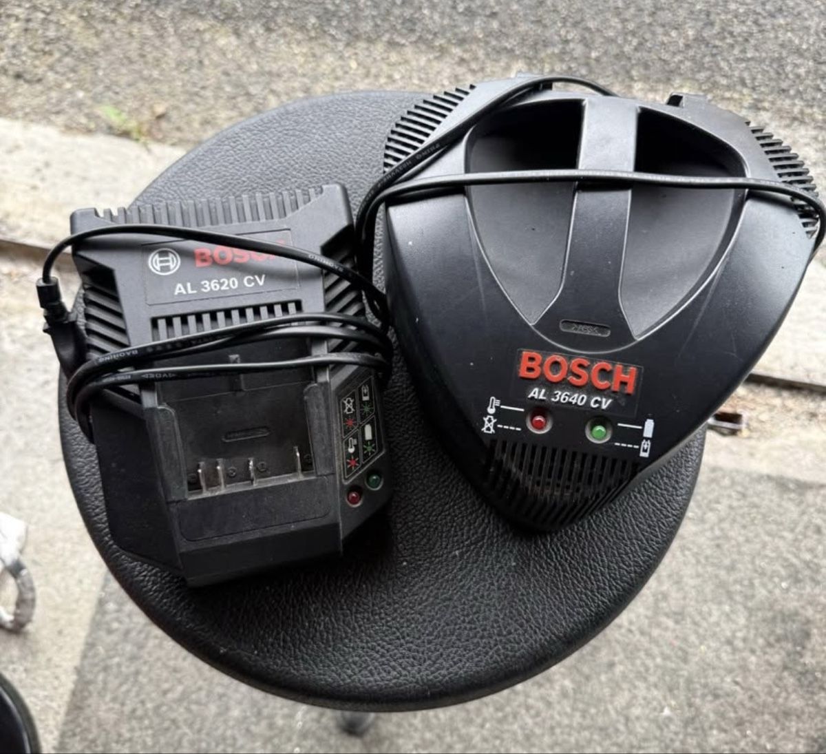 Bosch Akkus & Batterien: Bosch ladegerät 2 stück – Gebraucht aus Oberentfelden von lam_vj88