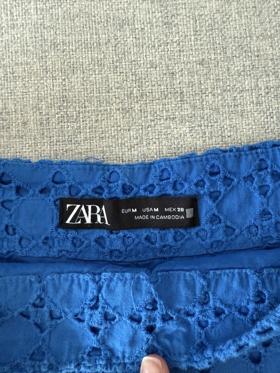 Zara Hosen: Zara Royal Blue Eyelet Shorts - size M – Gebraucht aus Prangins von ale_f88f 1