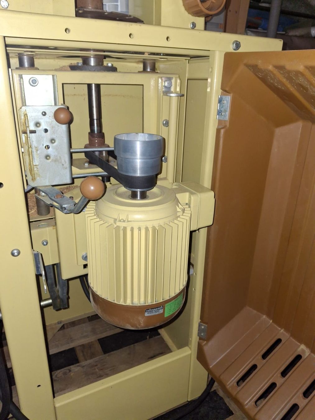 Scheppach Tutte le macchine: Scheppach HF3000 Kehlfräse – Usato da Kriens venduto da delee 2