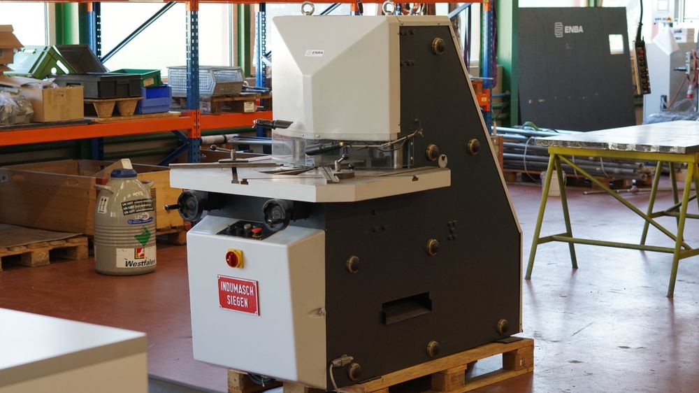 Alle Maschinen: Indumasch V204 Ausklinkmaschine mit Schnittwinkelverstellung – Gebraucht aus Rorschach von Enba_Solutions 3