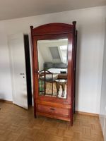 Schöner Art Deco Kleiderschrank mit Spiegel