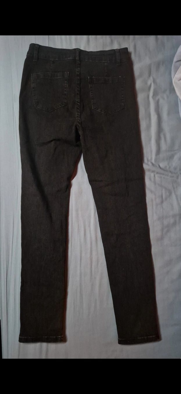 Hosen: Schwarze Hose mit Rissen – Neu (gemäss Beschreibung) aus Bubendorf von ang_b829 1