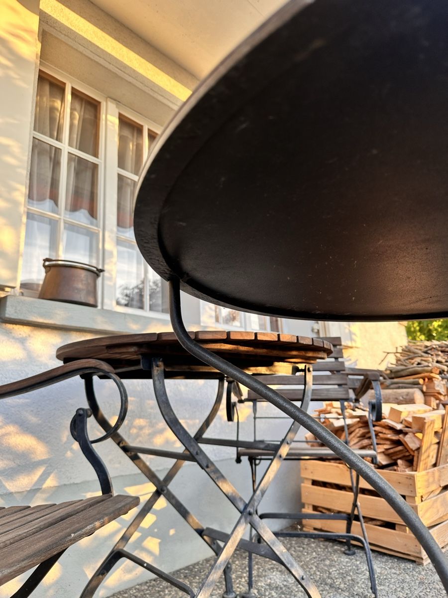 Tables: Antiker Blechtisch Gartentisch Bistrotisch rund – D'occasion à Leissigen par ferrari246 1