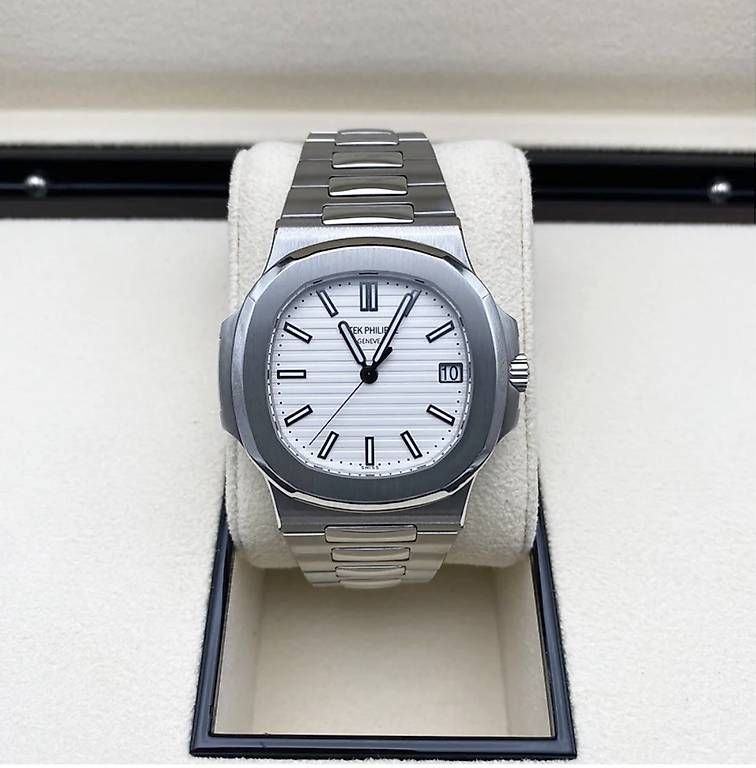 Patek Philippe Montres: Patek Philippe 5711/1A Nautilus – Neuf (Voir description) à Bülach par Buli_watches