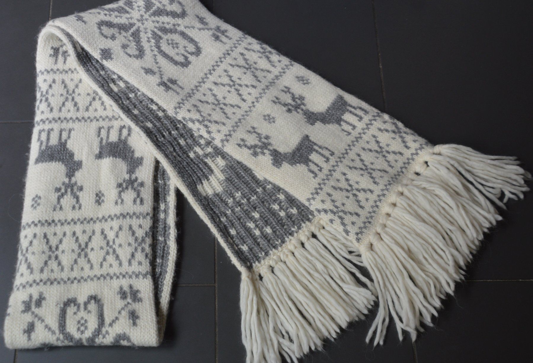 Dolce & Gabbana Foulards, Tücher & Schals: Dolce & Gabbana Schal / écharpe 280 x 28 cm – Gebraucht aus Collonges von Auganien 1