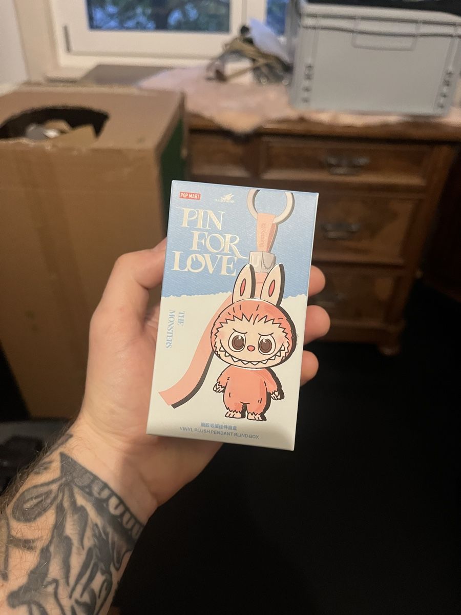 Pop Mart Figuren: Pop Mart Labubu Pin for Love New Original – Neu und originalverpackt aus Solothurn von CityNordMarketplace