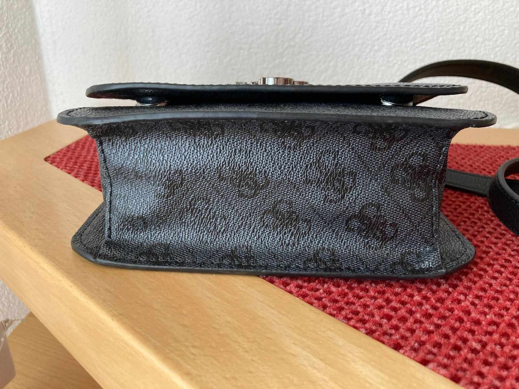 Guess Taschen für Damen: GUESS Umhängetasche – Gebraucht aus Segnas von clacli 3