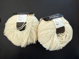 2 Knäuel  Trio Merino Fino    100 % Merinowolle extrafein
