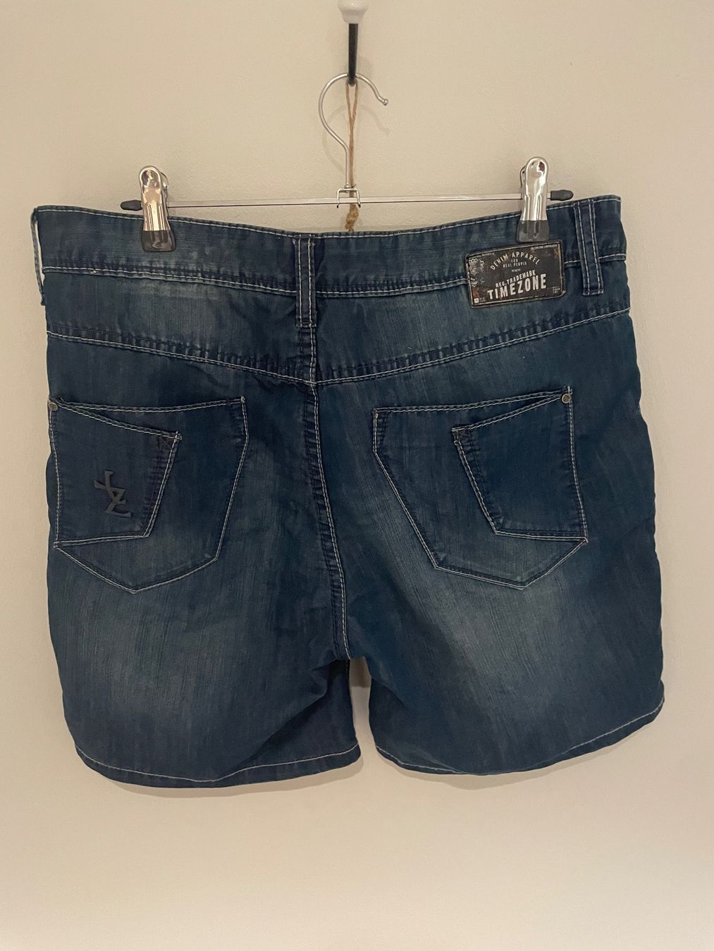 Hosen: Denim Shorts TIMEZONE Grösse 29 – Gebraucht aus Immensee von Tscharro 3