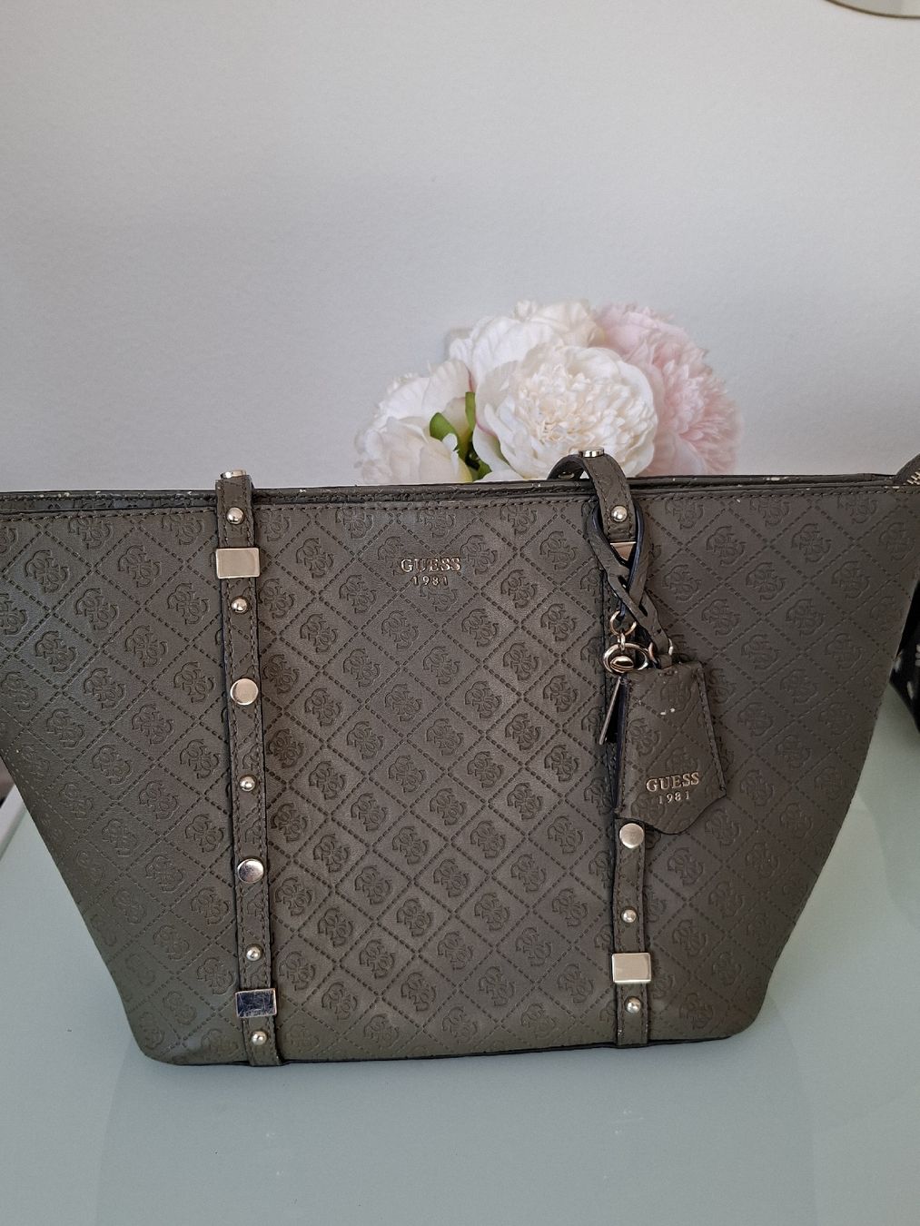 Guess Taschen für Damen: Sac à main Guess kaki à motif - – Gebraucht aus Renens VD von ser_j2fn