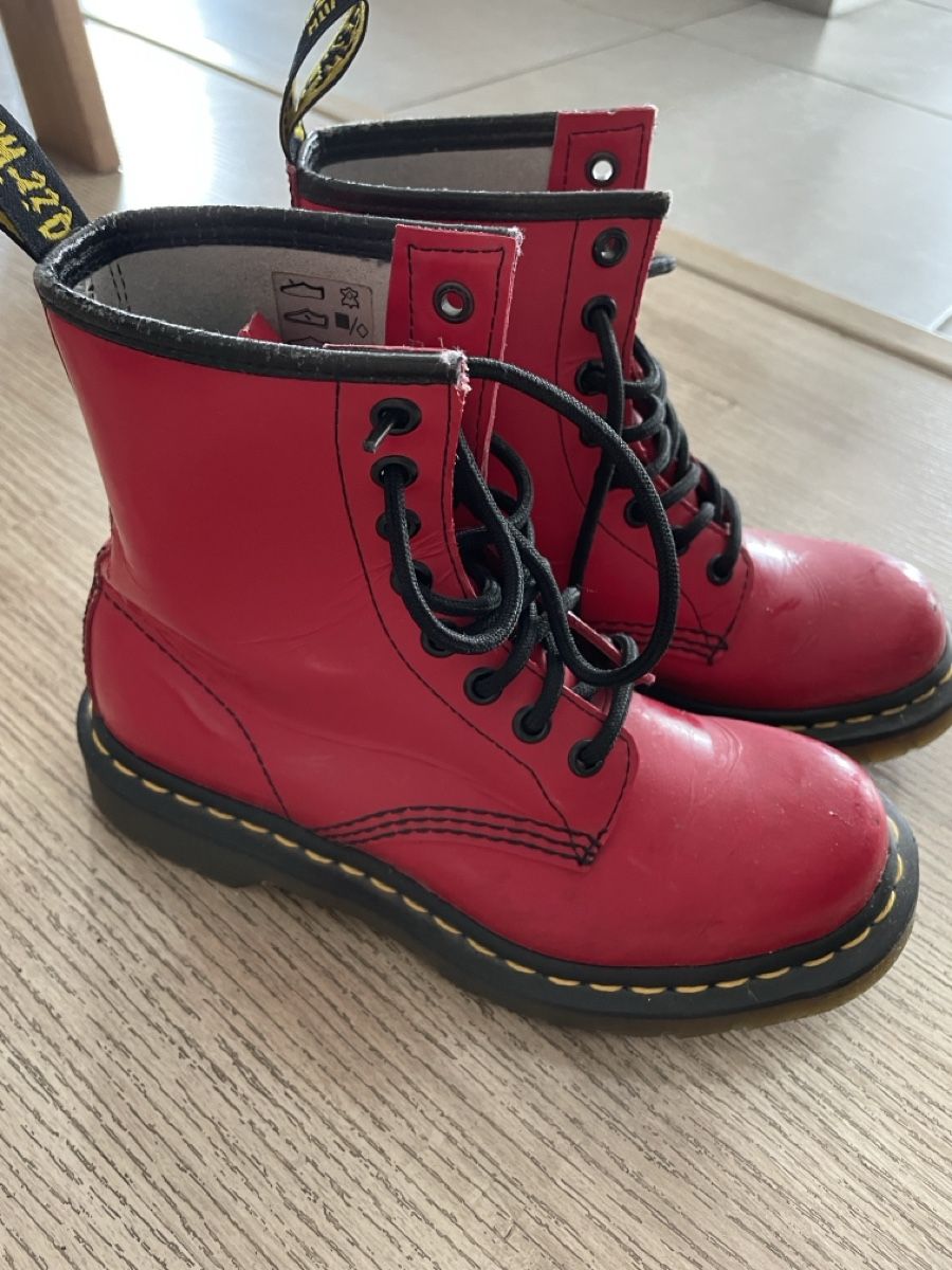 Dr. Martens Scarpe da donna: Dr. Martens Red Patent Leather Boots - Size 35 – Usato da Vessy venduto da jie_gl9n