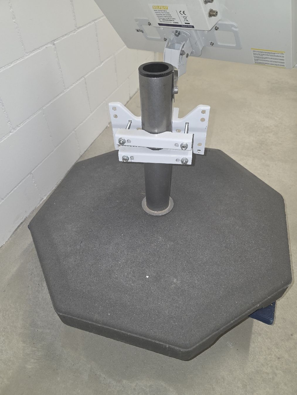 Antenne parabolique: Selfsat 2 Teilnehmer – D'occasion à Oberwil (Dägerlen) par Lugi17 4