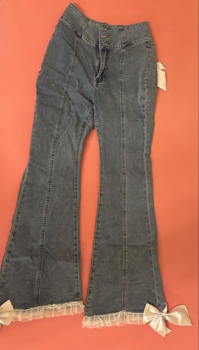 Shein Jeans: Jeans mit Schleifen – Nuovo (secondo la descrizione) da Andelfingen venduto da Good_Quality