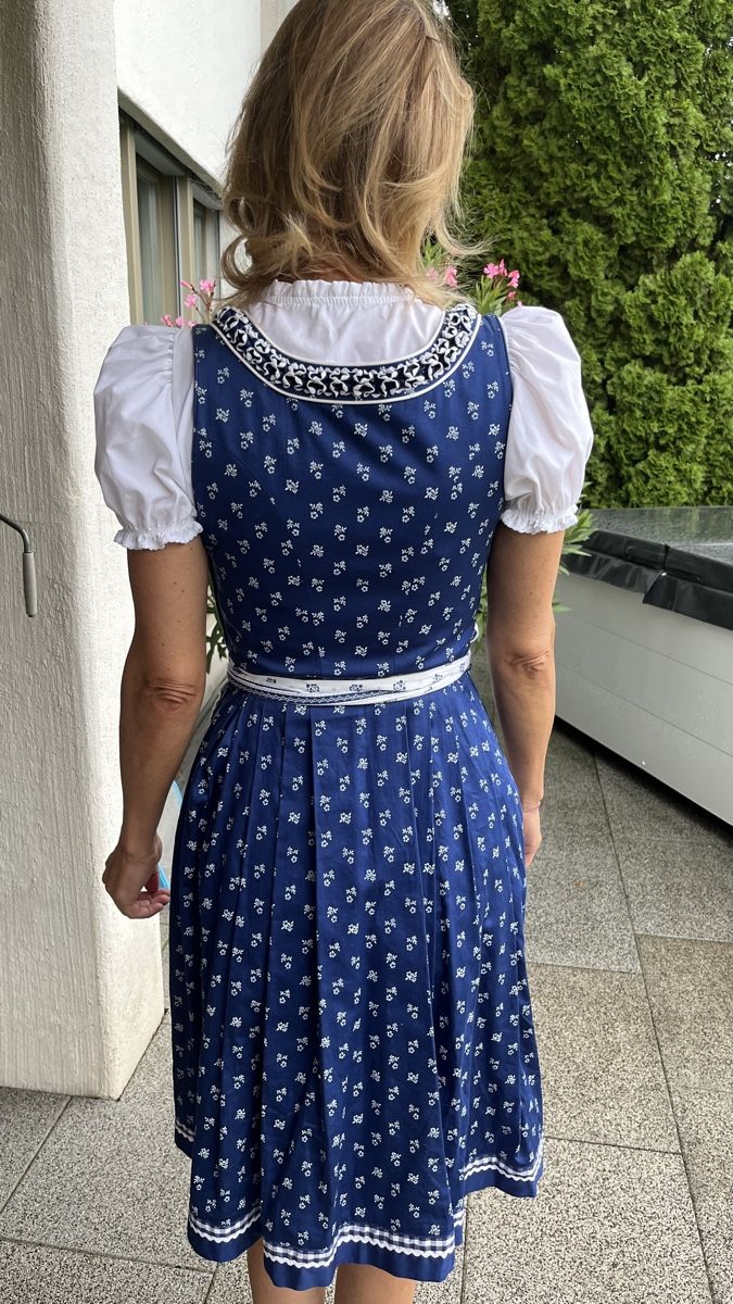 Kleider: Schönes Dirndl, blau/weiss, Grösse 36 – Gebraucht aus Sempach von frozendad 1