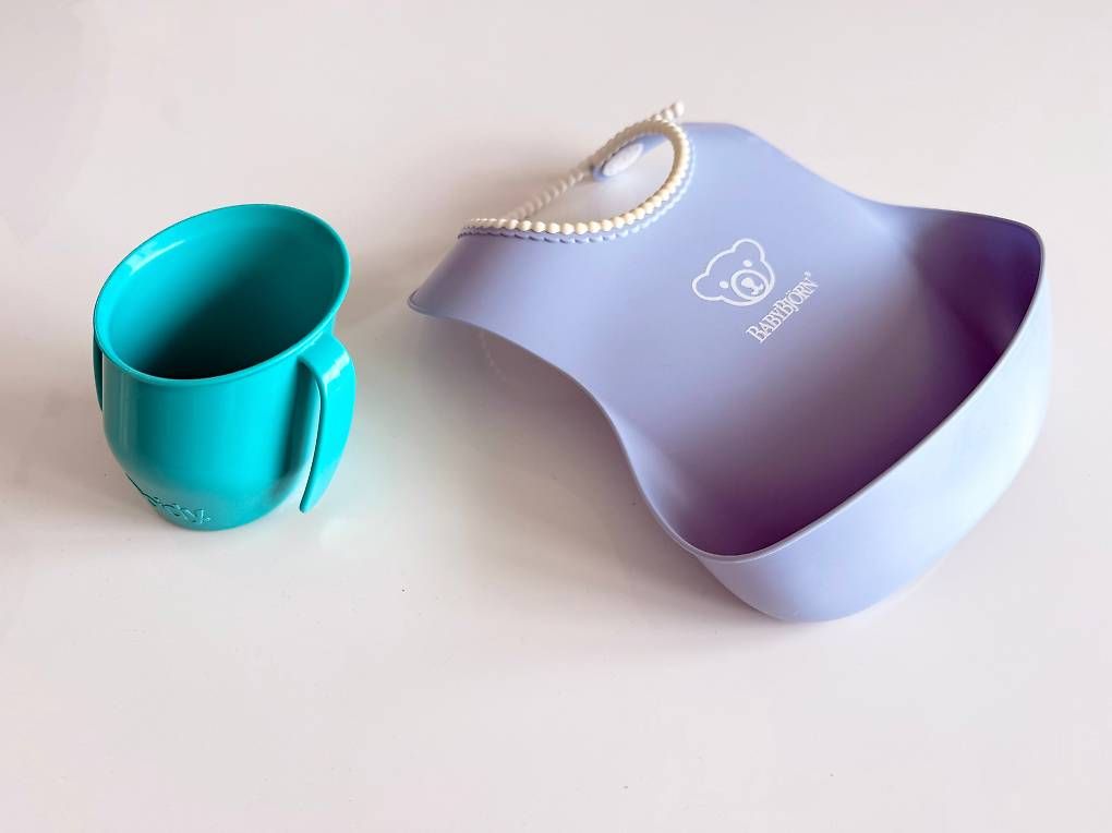 Pasti del neonato: Doidy Trainingsbecher + BabyBjörn Lätzchen – Usato da Dietikon venduto da ing_f9sy