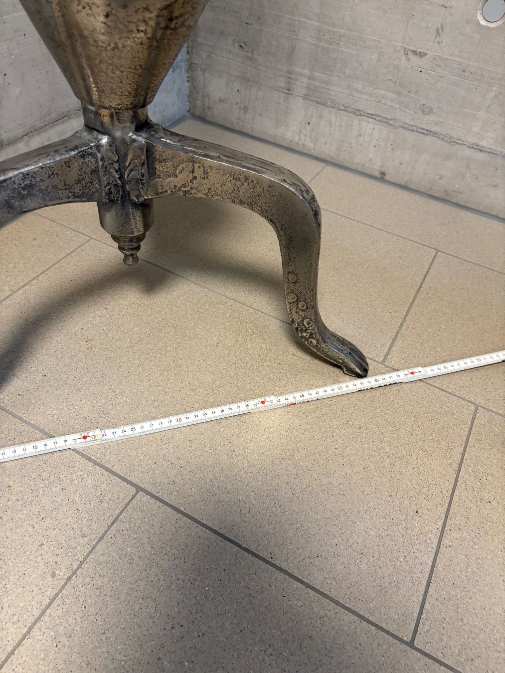 Garderobe: Kleiderständer, silberfarben Metall gebraucht – Gebraucht aus Schwyz von Aarwen 3