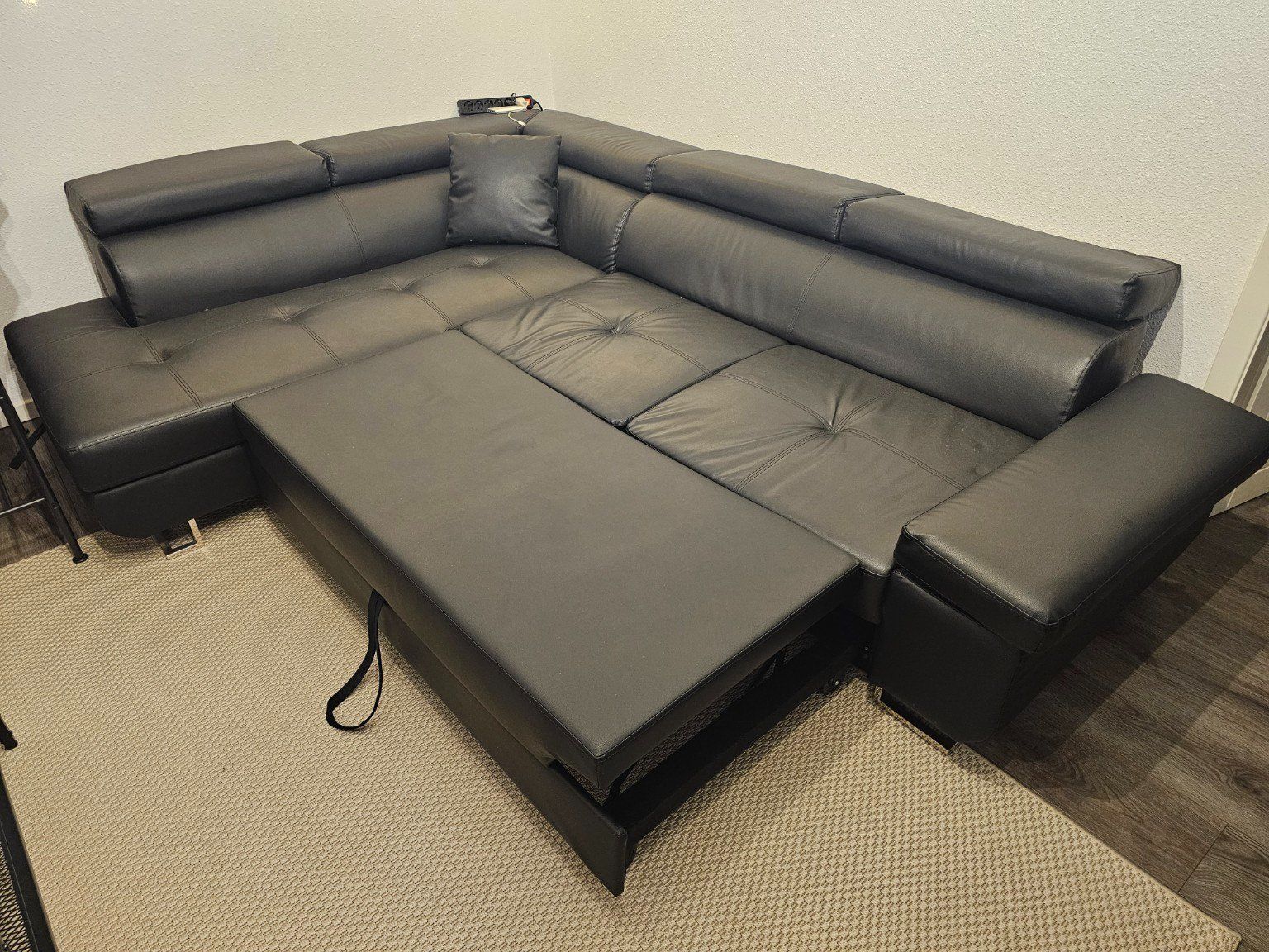 Divani: Schwarzes Ecksofa mit Schlaffunktion und Bettkasten – Nuovo (secondo la descrizione) da Birsfelden venduto da mir_cqf9 5