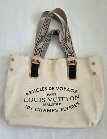 Shopping bag.