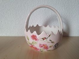 Niedliches Osternest / Korb aus Keramik, rosa mit Blumen