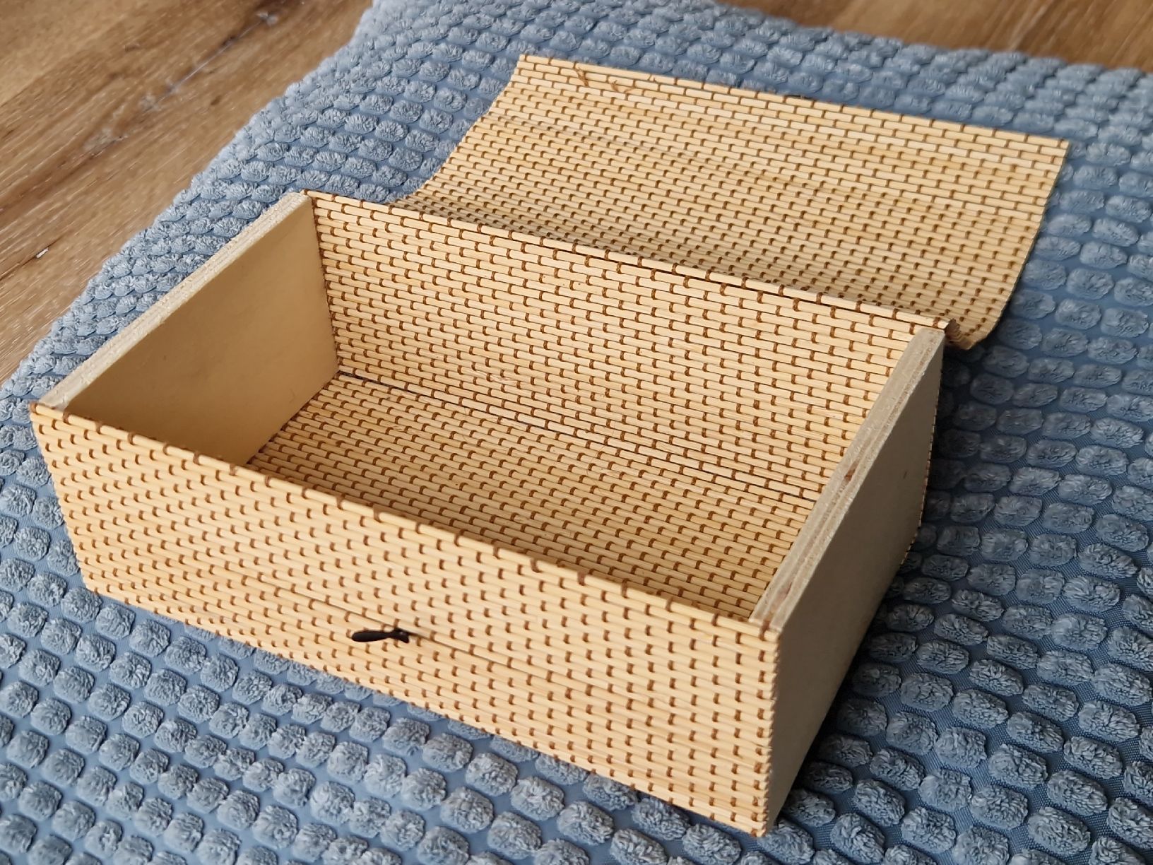 Schmuckkästen: Feine Bambus Schatulle Schmuckbox Rollverschluss – Gebraucht aus Basel von alo_rpl9 1