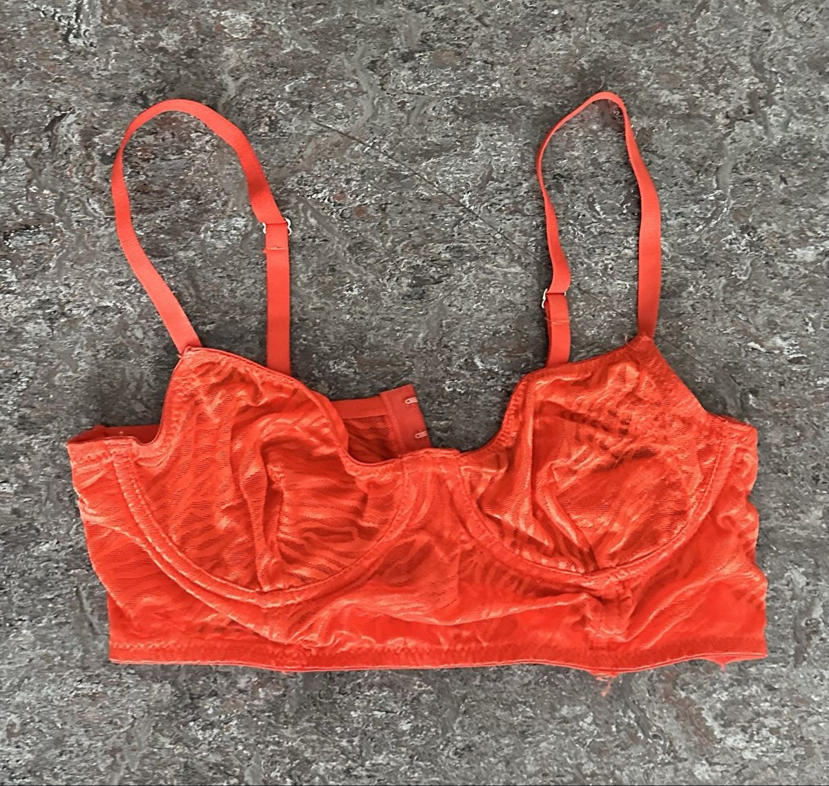 Primark Top: Primark BH rot  – Usato da uerikon venduto da SITRRY4