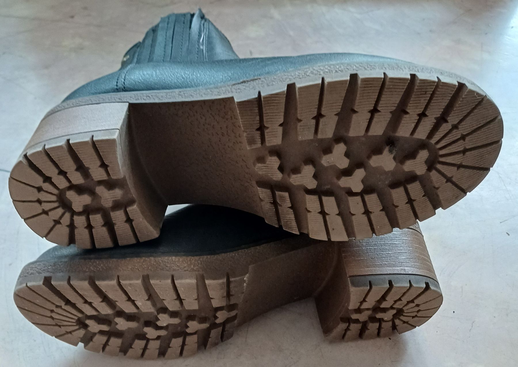 Scarpe da donna: schwarze Stiefelette von esmara im 38 – Usato da Merenschwand venduto da Brockinell 5
