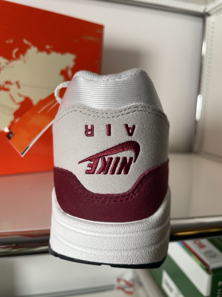 Nike Scarpe da uomo: Stranger Things Air Max 1 / eu44 – Nuovo e nell'imballaggio originale da Wittenbach venduto da therealmoonstone