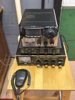 Yaesu FT-100 Transceiver con MFJ Tuner e Accessori