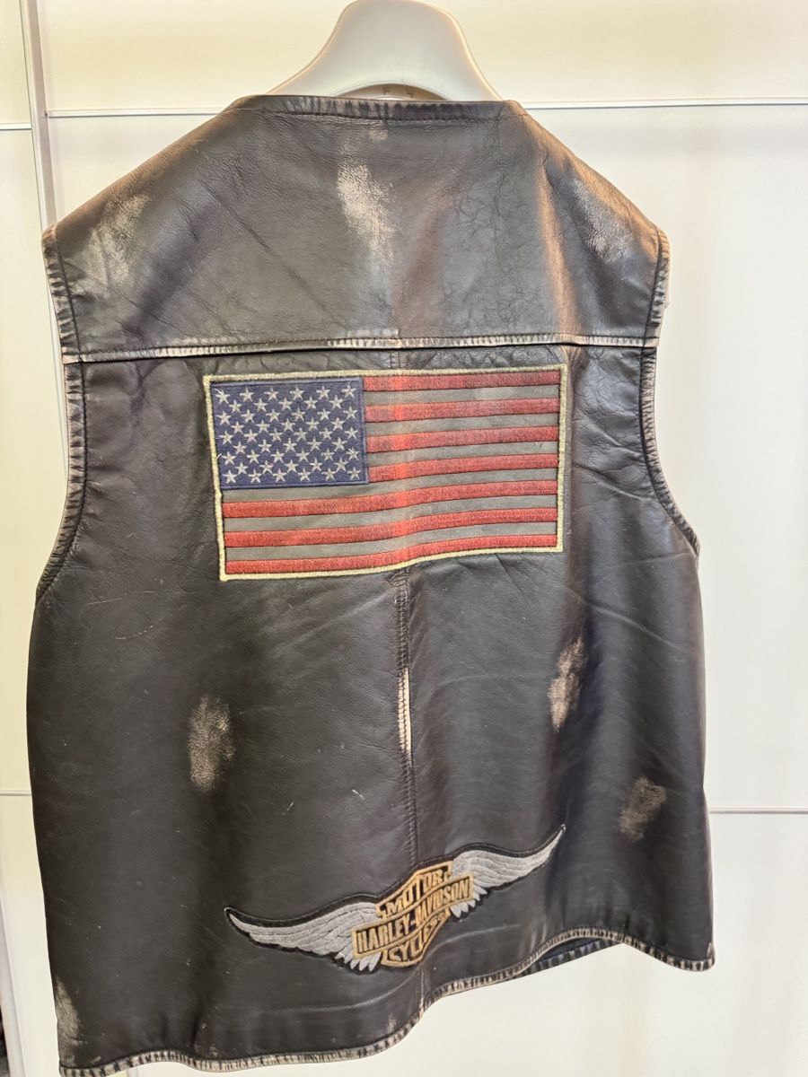 Harley-Davidson Gilet & Giacche: Original Harley-Davidson Distressed Lederweste US-Flag XL – Usato da Adliswil venduto da Bellezza06