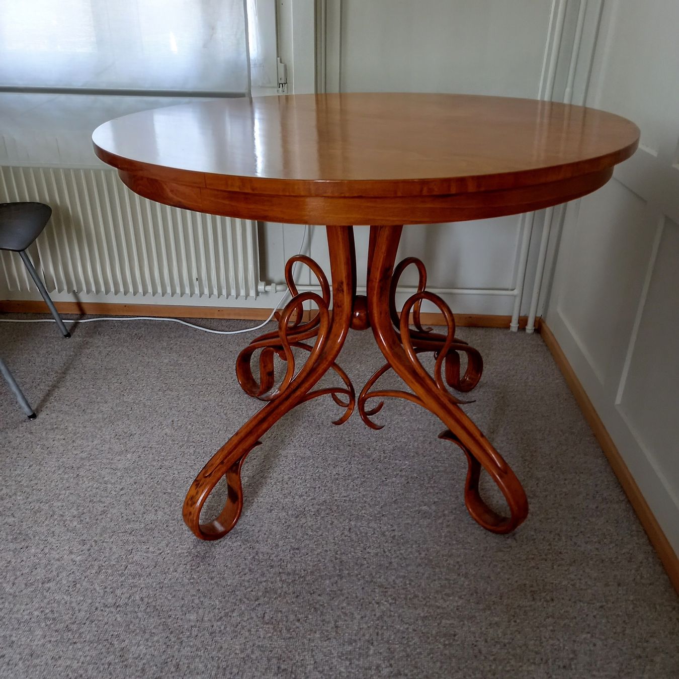 Thonet Tische: Runder Salontisch, Esstisch, Jugendstil – Gebraucht aus Staad SG von jla_78qj