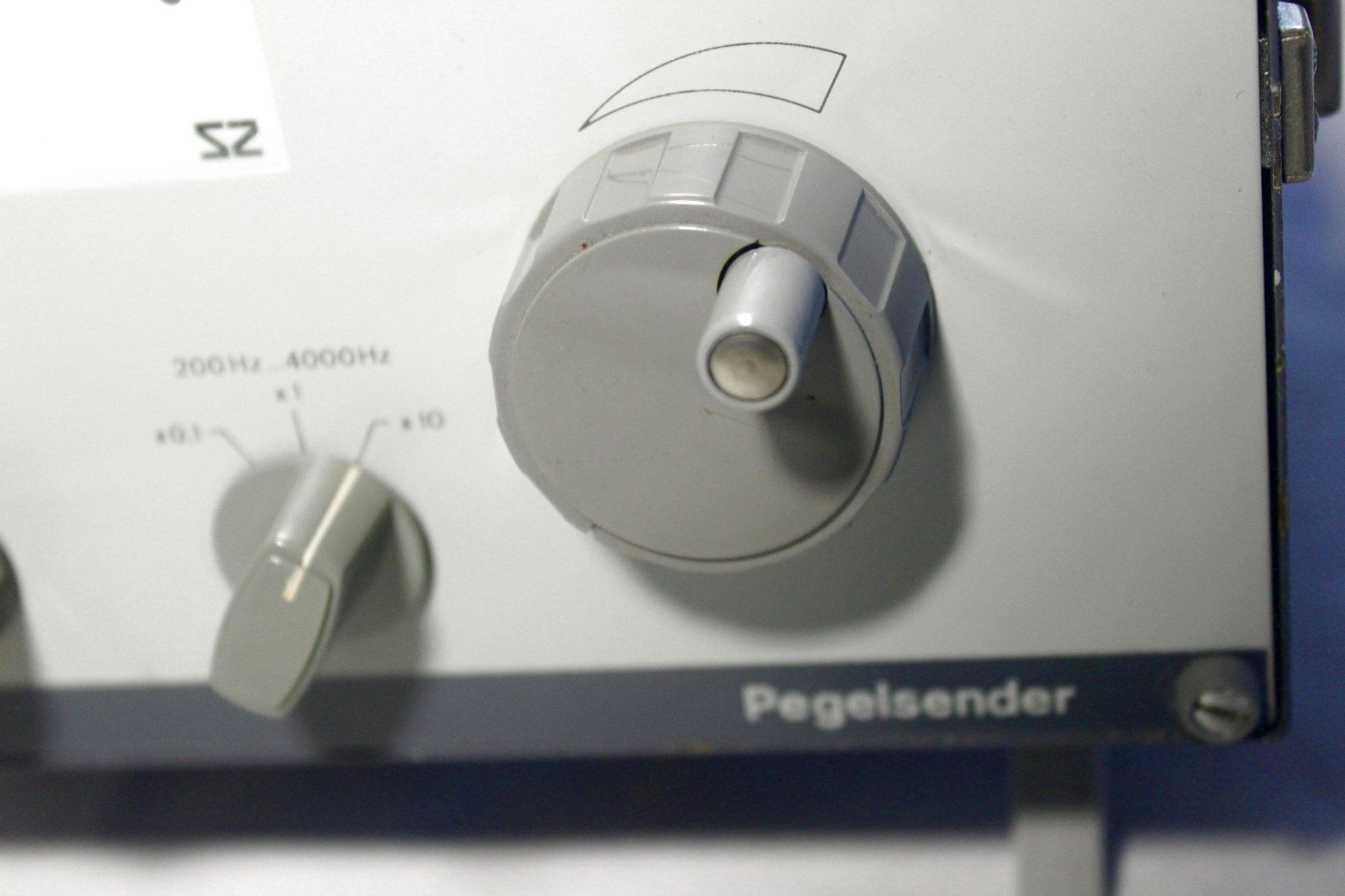 Componenti elettronici: Geprüfter, klassischer PEGELSENDER SZ 310 – Usato da Bern venduto da kultiges 4