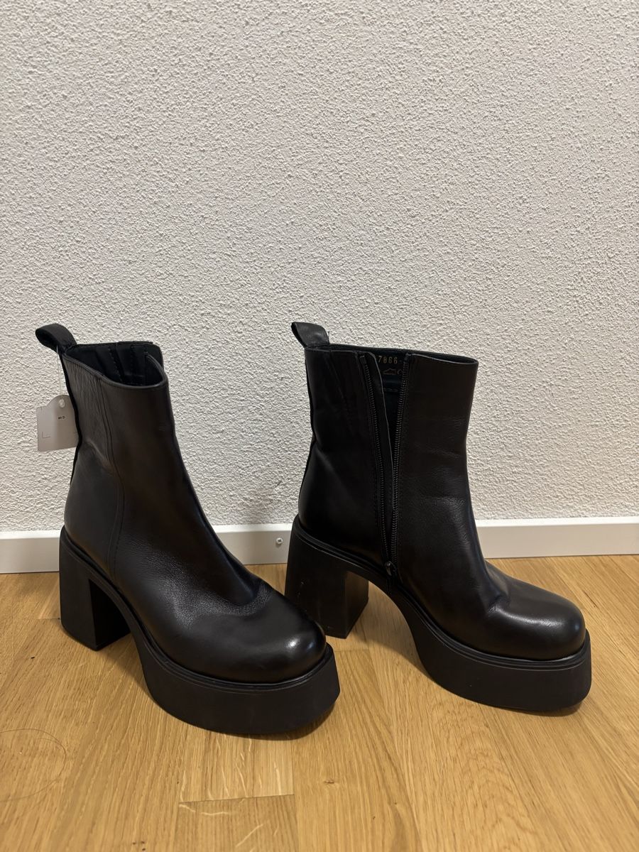 Dosenbach Scarpe da donna: Schwarze Leder Stiefeletten mit Blockabsatz, Grösse 37 – Nuovo (secondo la descrizione) da Cham venduto da buushii