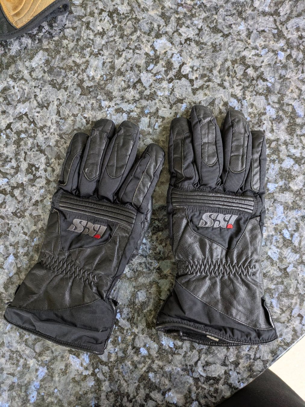 IXS Guanti & manicotti: Leder Motorradhandschuhe – Usato da Adlikon venduto da Match62