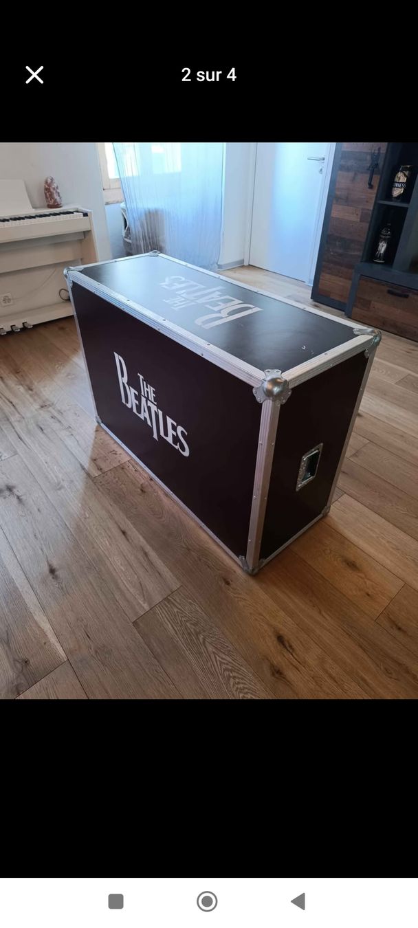 Tavoli: Superbe mallette flight case The Beatles – Usato da Martigny venduto da csu_9x7l 1