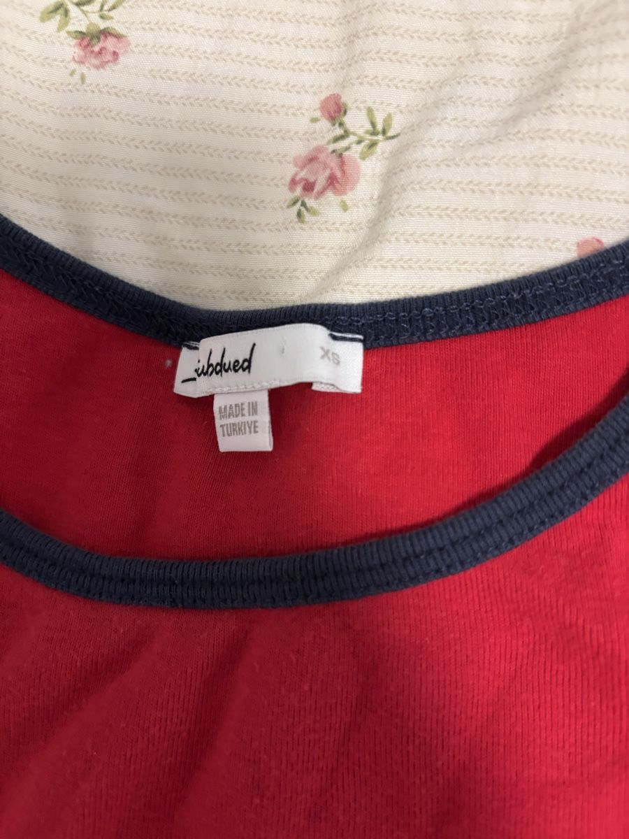 Top: Red Subdued Tank Top. XS. – Usato da Steinhausen venduto da zgo_6dc6 1