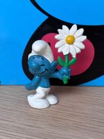 Schlumpf mit Blume