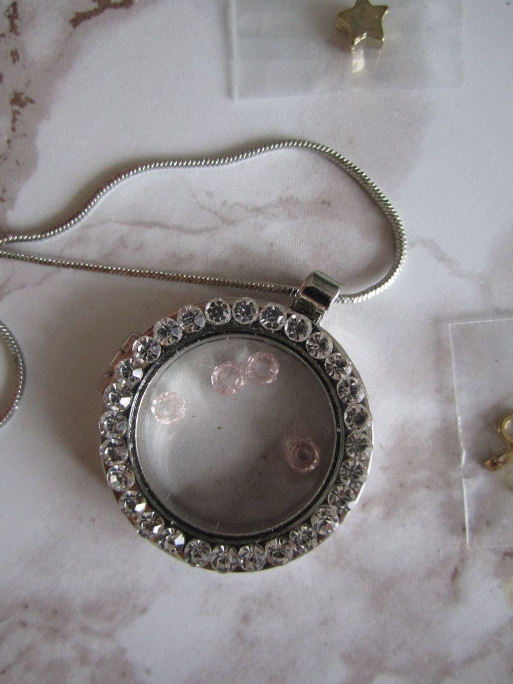 Catenine: Collier avec pendentif interchangeable – Usato da Lausanne venduto da Kmm03