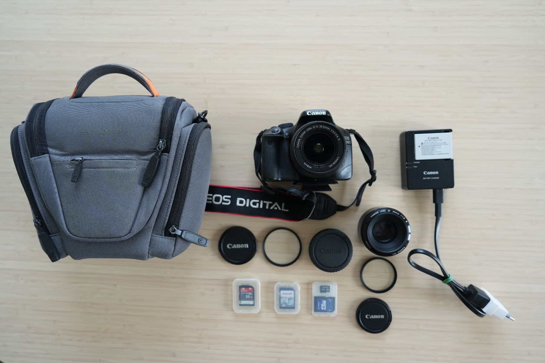 Canon Fotocamera: Canon EOS 550D DSLR Bundle mit viel Zubehör – Usato da Horgen venduto da sim_m5pj